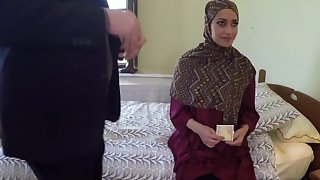 Arab slut takes long dong while riding in hotel room